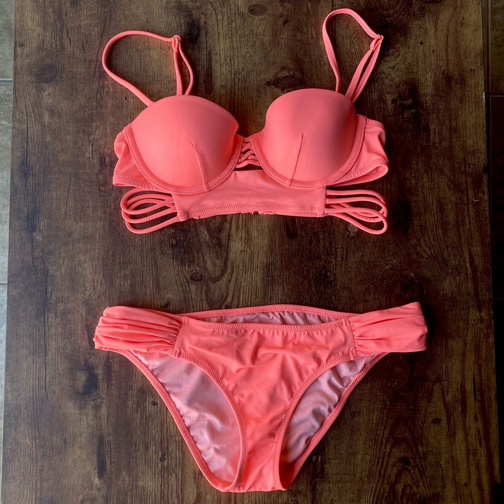 Victoria’s Secret bikini